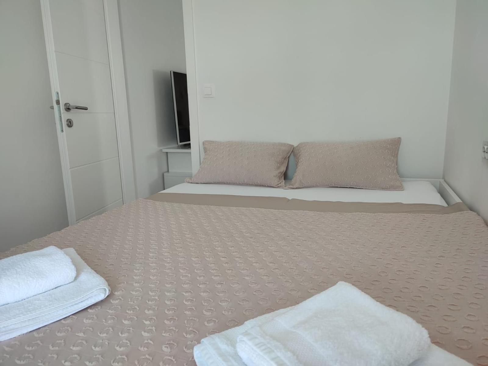 Apartment Sunrise Mandre Bagian luar foto